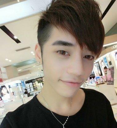 男生最新时尚发型潮流，多元展现的头型设计风采